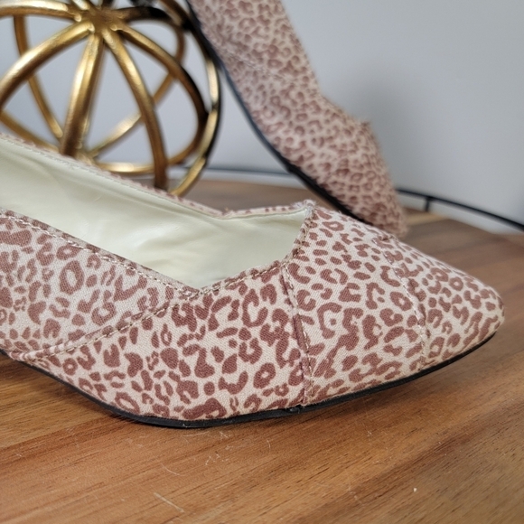 Journey Mini Leopard Print Pointed Toe Heeled Loafers Size 6 - Picture 6 of 17